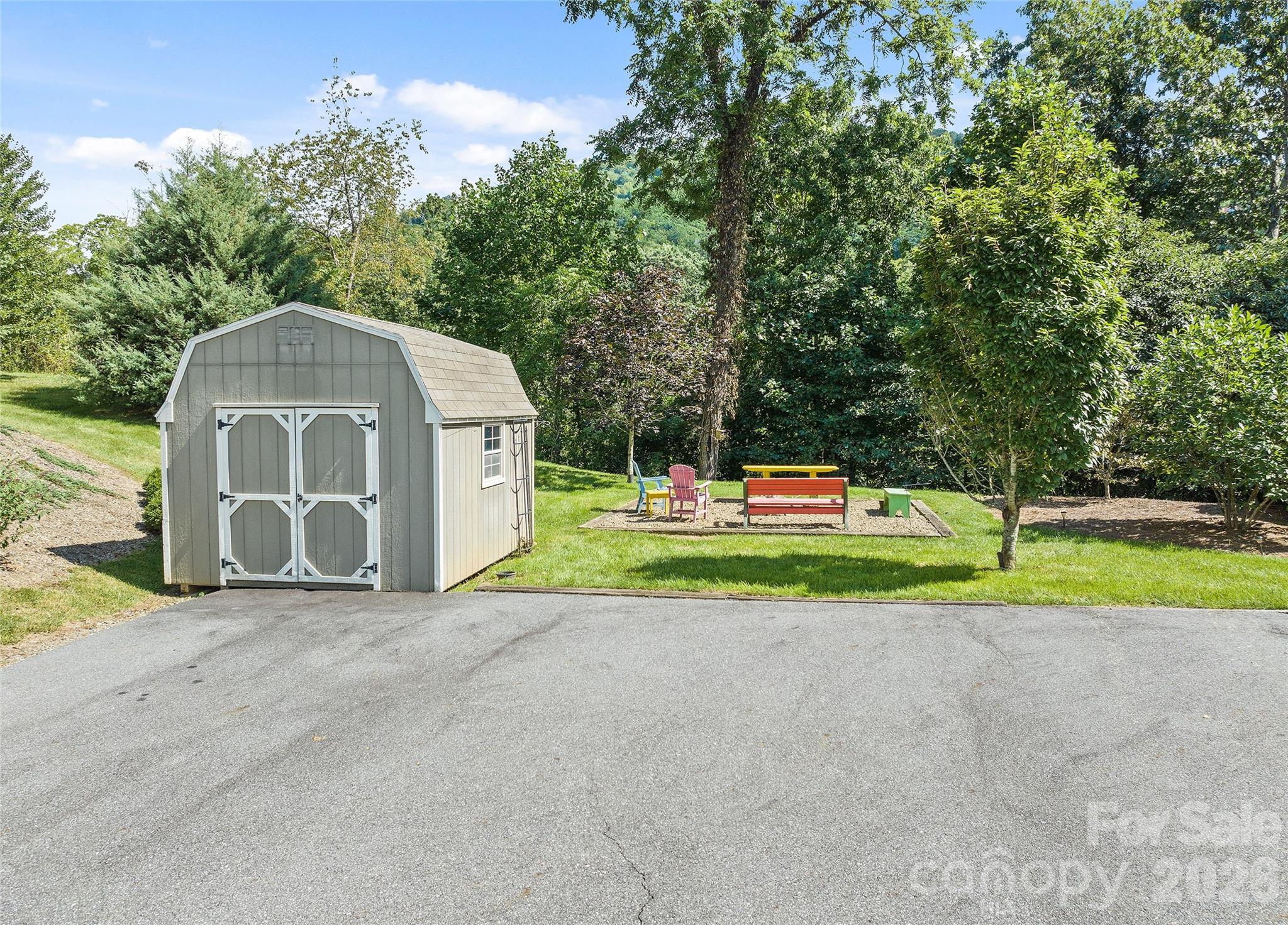 140 Debbie Loop Waynesville NC 28786