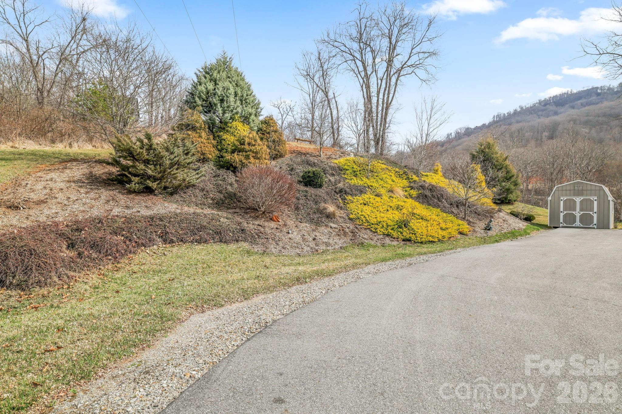 140 Debbie Loop Waynesville NC 28786
