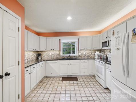 645 High Quarry Road Hendersonville NC 28791