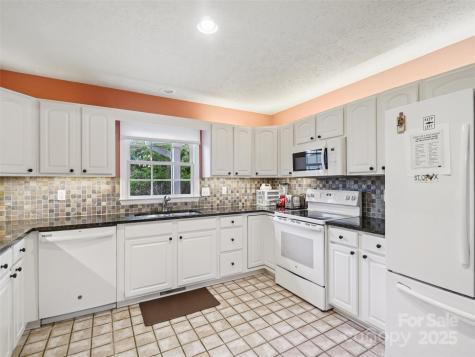 645 High Quarry Road Hendersonville NC 28791