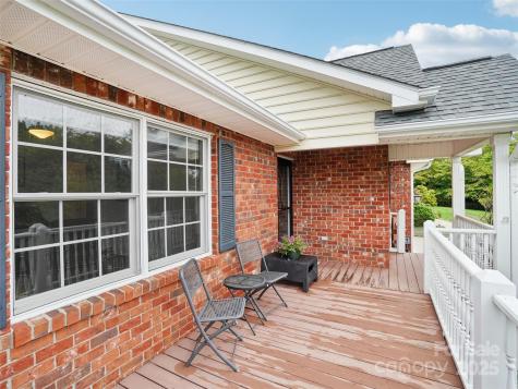 645 High Quarry Road Hendersonville NC 28791