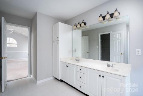 15006 Strathmoor Drive Charlotte NC 28277