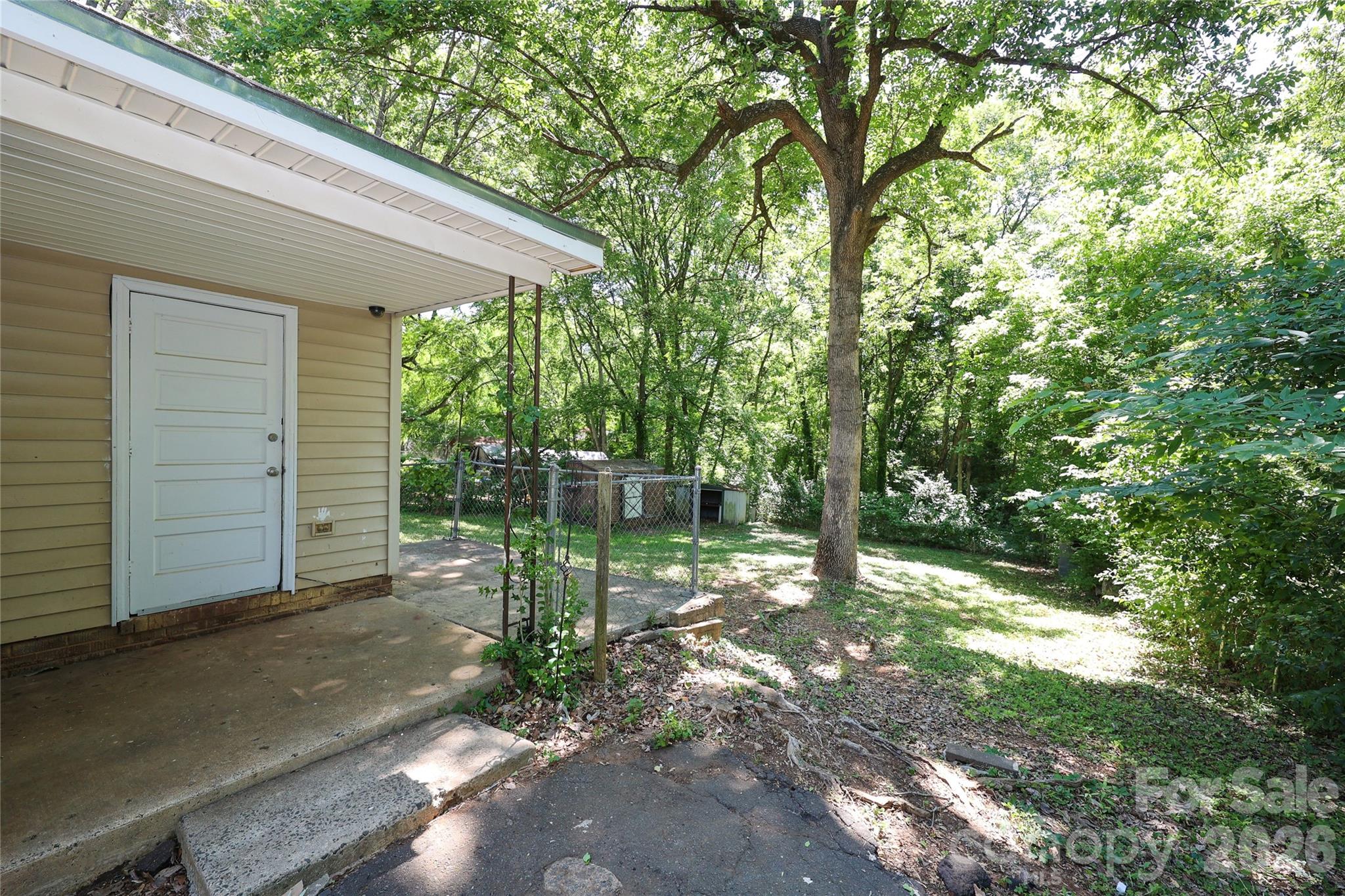 609 Fawnbrook Lane Charlotte NC 28217