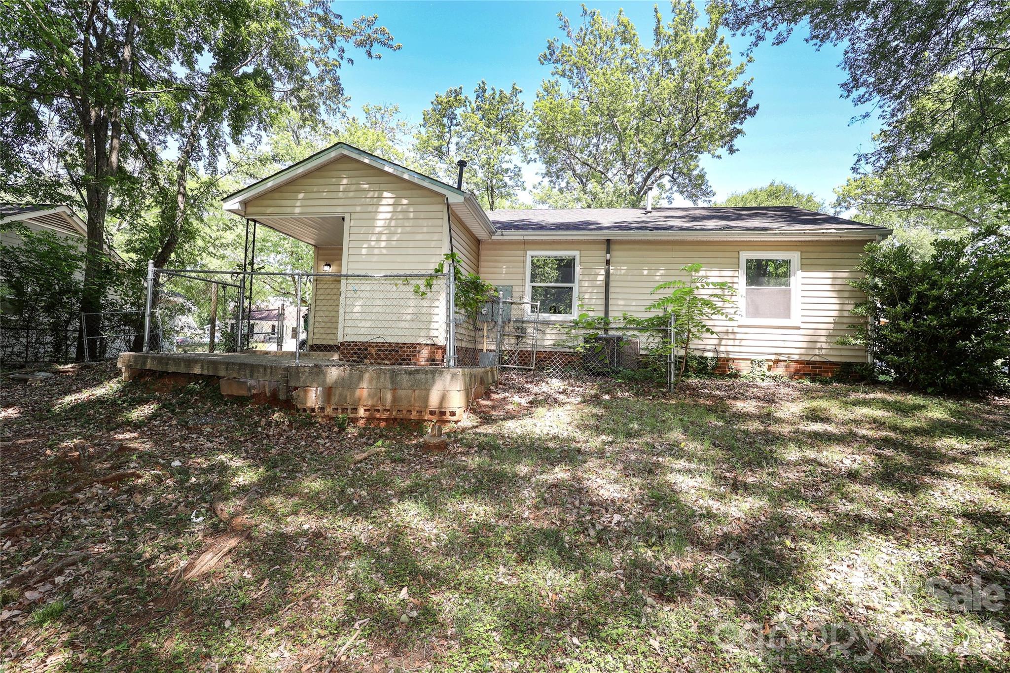 609 Fawnbrook Lane Charlotte NC 28217