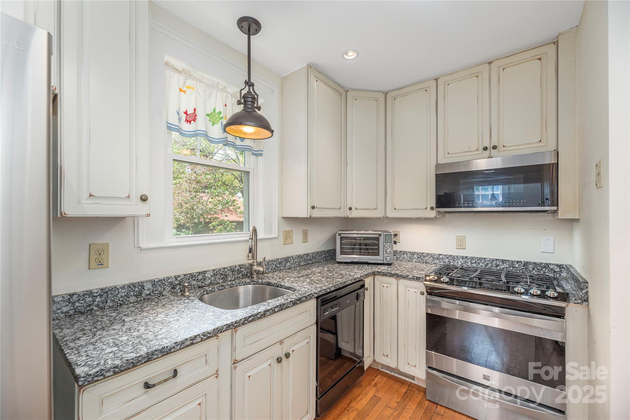 115 Stonewall Avenue Swannanoa NC 28778