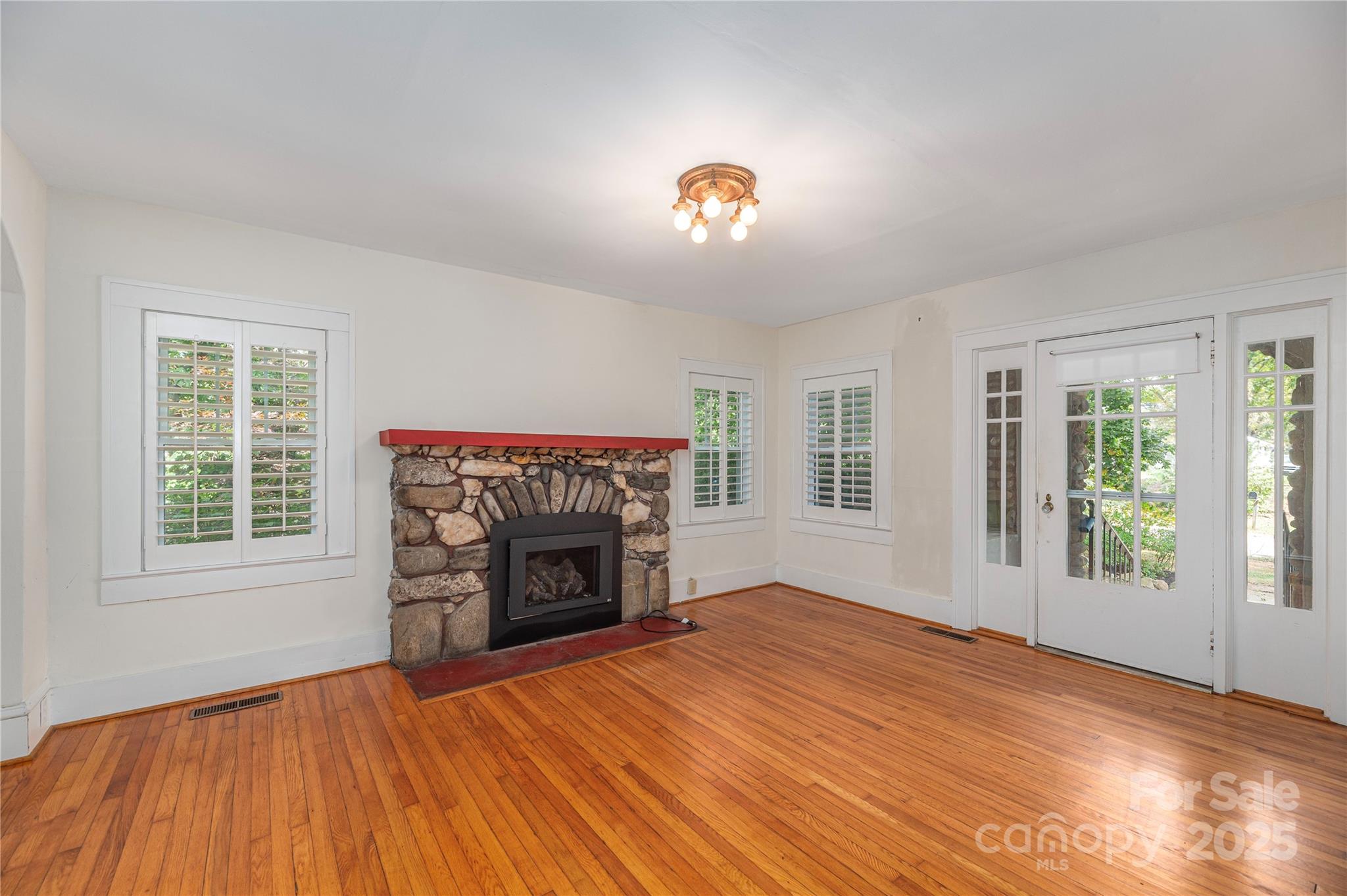 115 Stonewall Avenue Swannanoa NC 28778