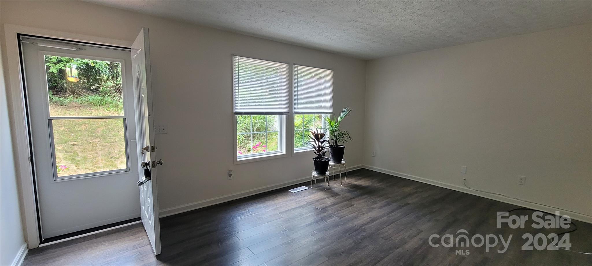 24 Iris Street Asheville NC 28803
