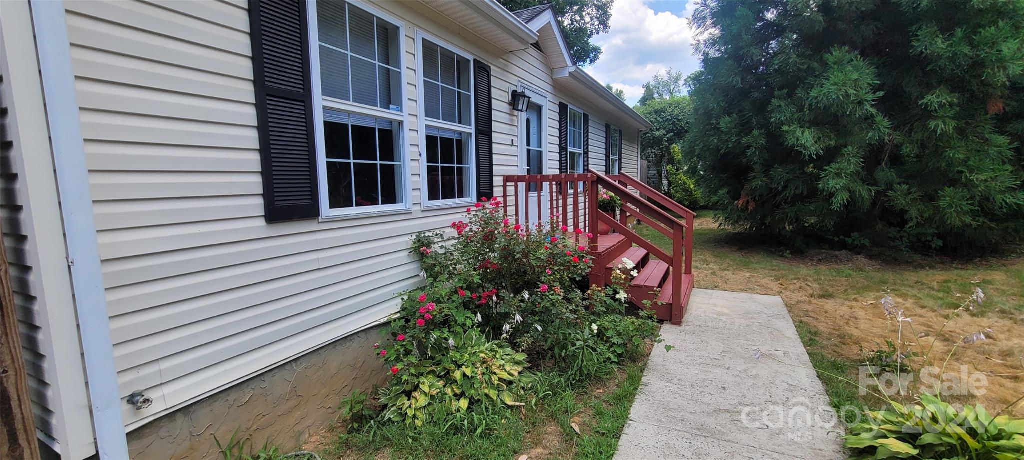 24 Iris Street Asheville NC 28803