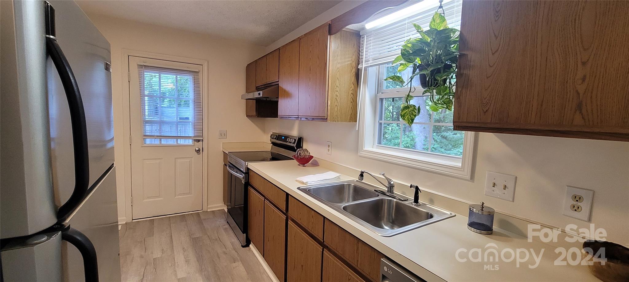 24 Iris Street Asheville NC 28803