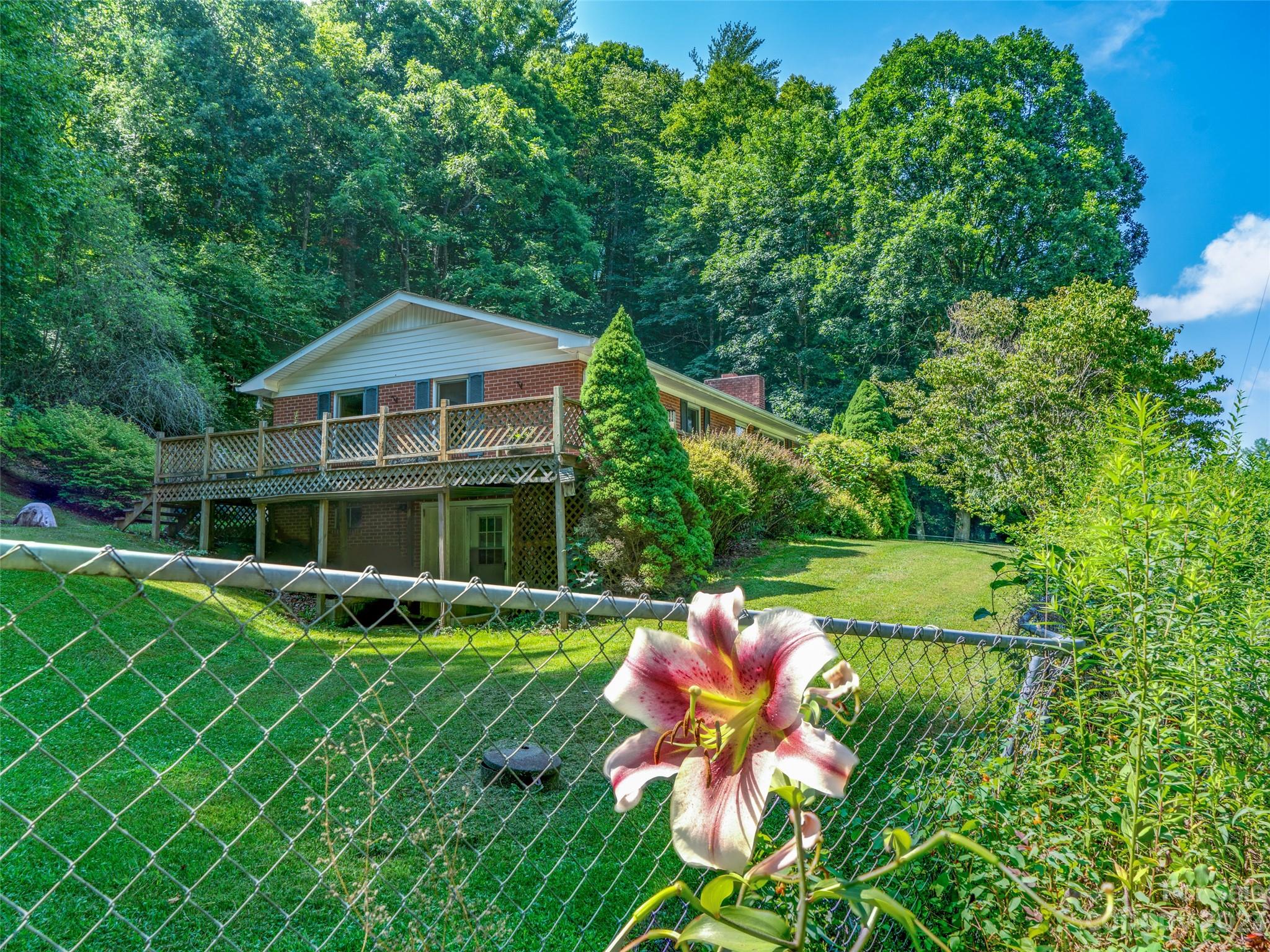 164 Roland Branch Road Burnsville NC 28714