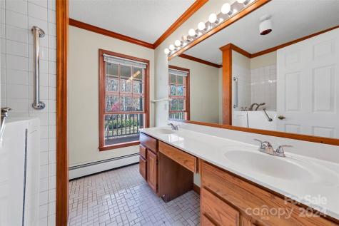 8 Indian Ridge Road Asheville NC 28803