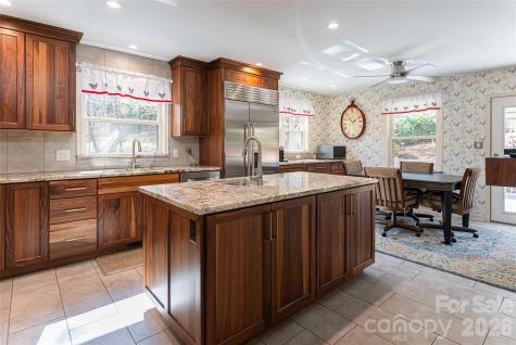 106 Oak Hollow Court Asheville NC 28805