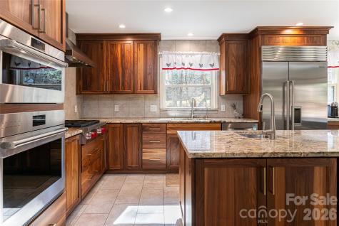 106 Oak Hollow Court Asheville NC 28805