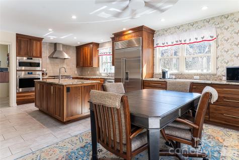 106 Oak Hollow Court Asheville NC 28805
