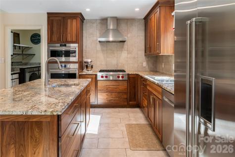 106 Oak Hollow Court Asheville NC 28805