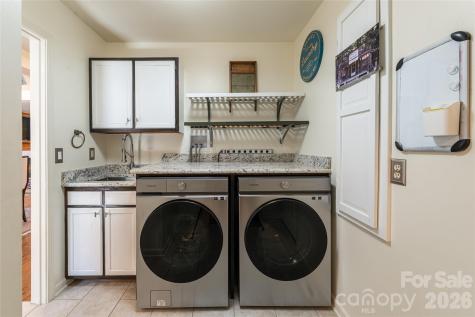 106 Oak Hollow Court Asheville NC 28805
