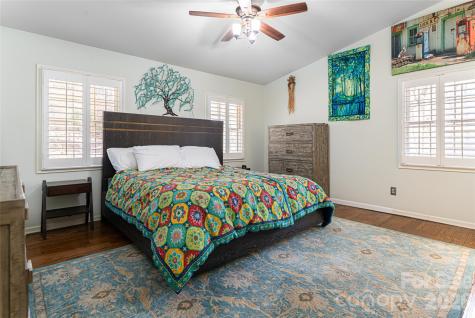 106 Oak Hollow Court Asheville NC 28805
