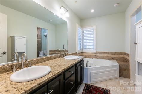 106 Oak Hollow Court Asheville NC 28805