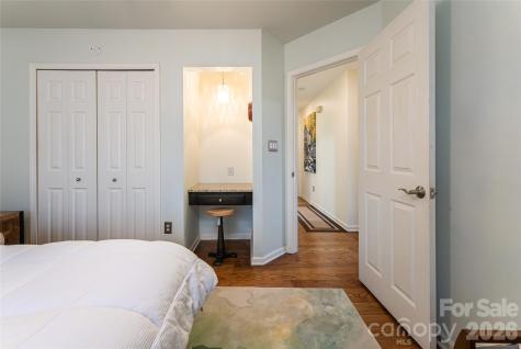 106 Oak Hollow Court Asheville NC 28805