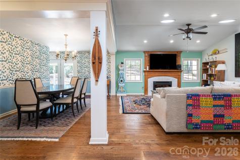 106 Oak Hollow Court Asheville NC 28805