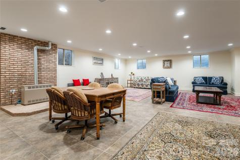 106 Oak Hollow Court Asheville NC 28805
