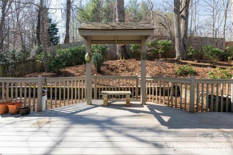 106 Oak Hollow Court Asheville NC 28805