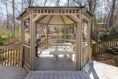 106 Oak Hollow Court Asheville NC 28805