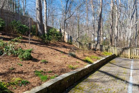 106 Oak Hollow Court Asheville NC 28805