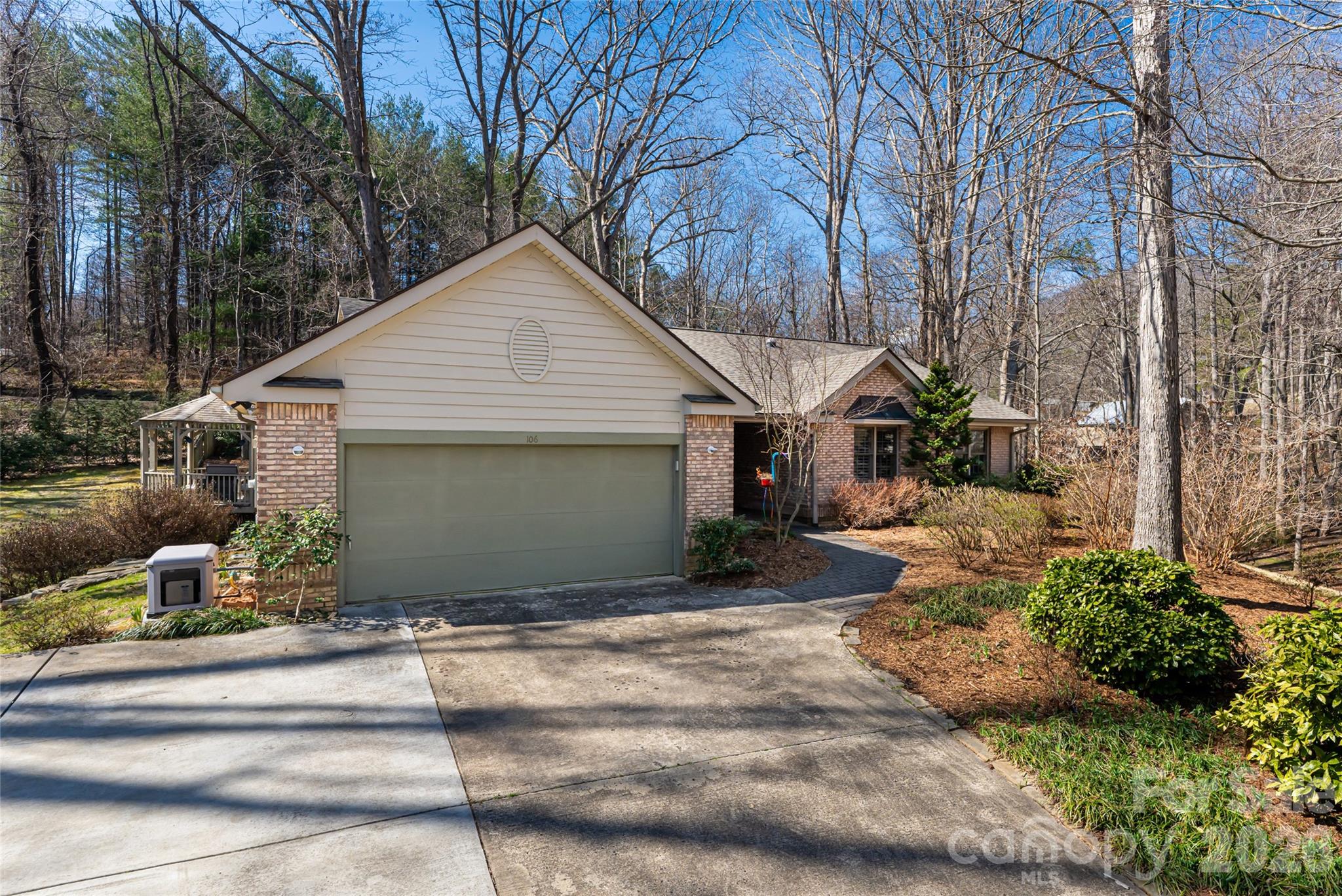 106 Oak Hollow Court Asheville NC 28805