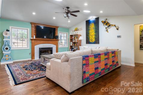 106 Oak Hollow Court Asheville NC 28805
