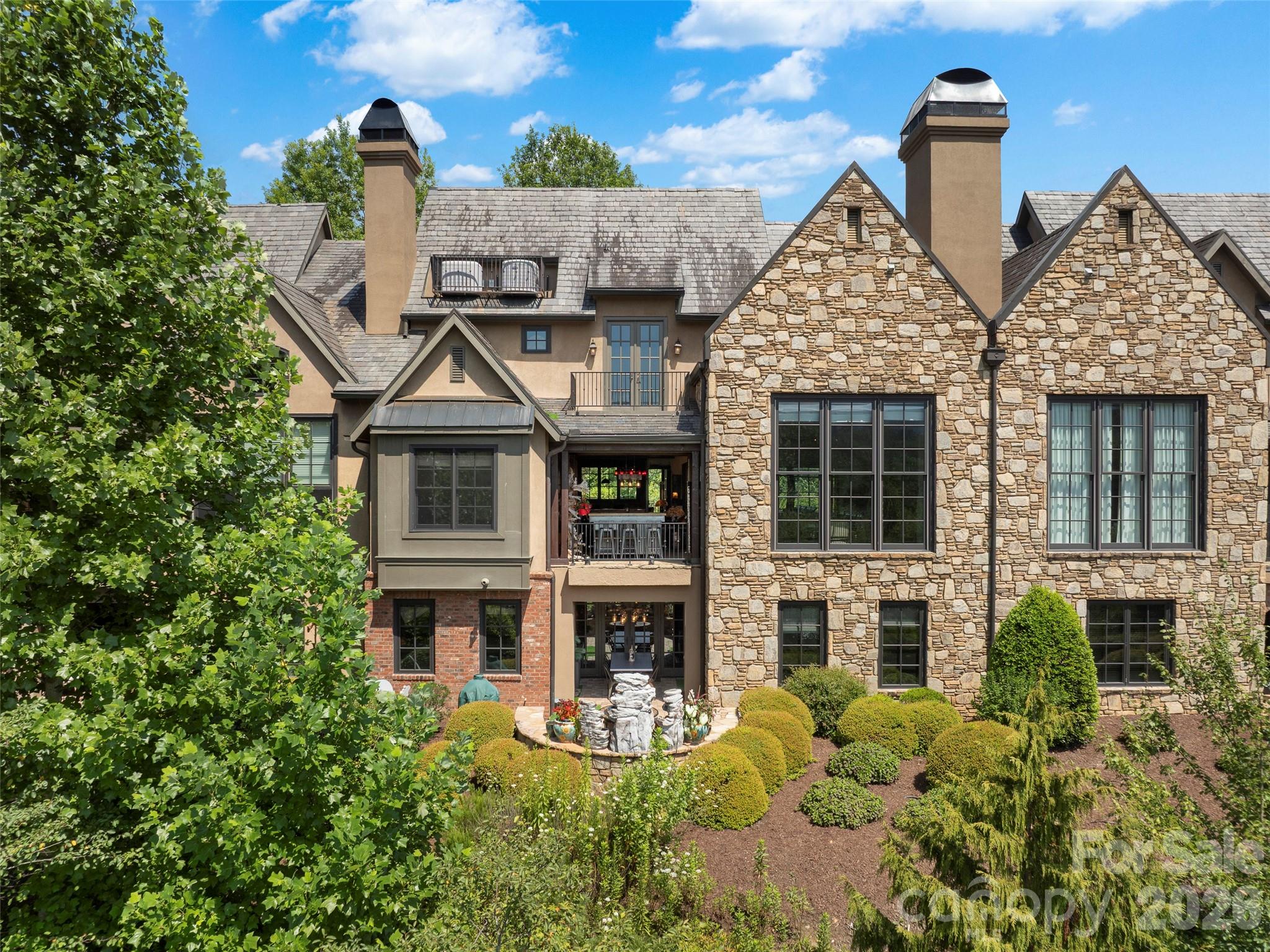 26 Village Oak Drive Arden NC 28704