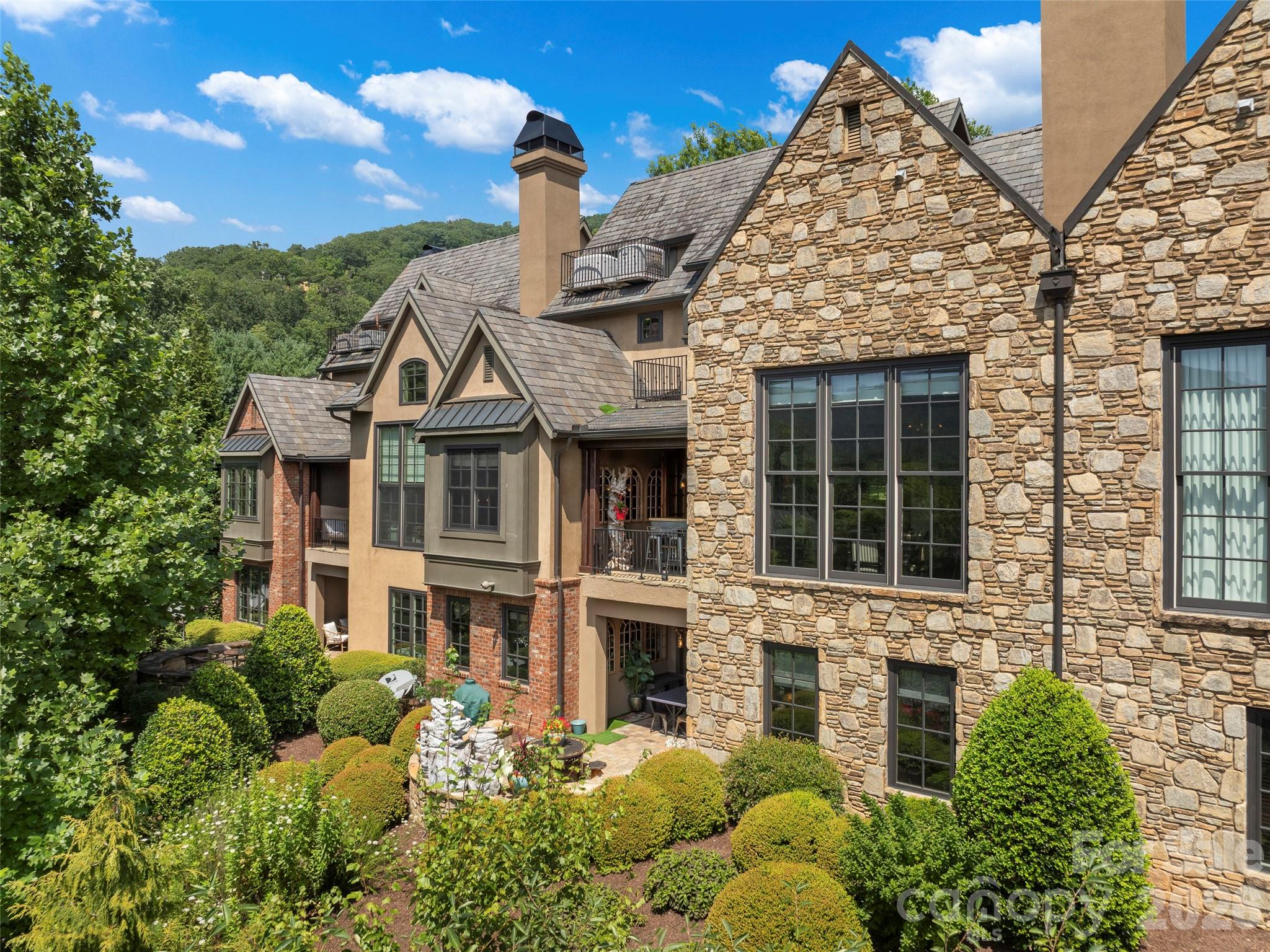 26 Village Oak Drive Arden NC 28704
