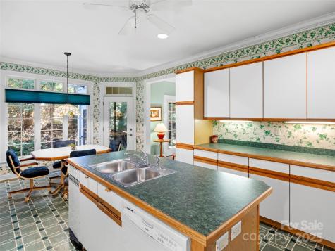 40 Tiverton Lane Asheville NC 28803