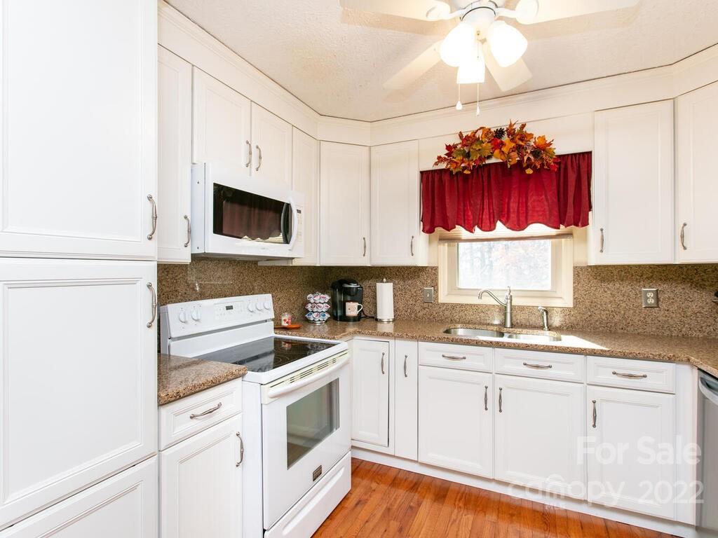 20 Jazaka Ridge Lane Swannanoa NC 28778