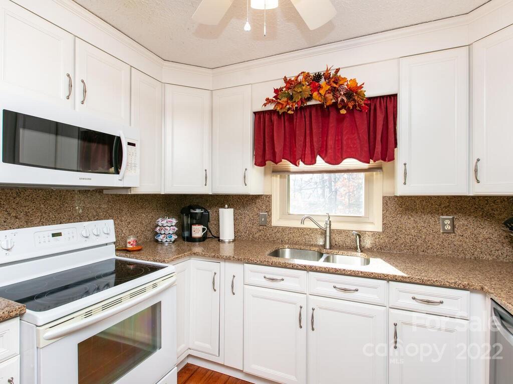 20 Jazaka Ridge Lane Swannanoa NC 28778