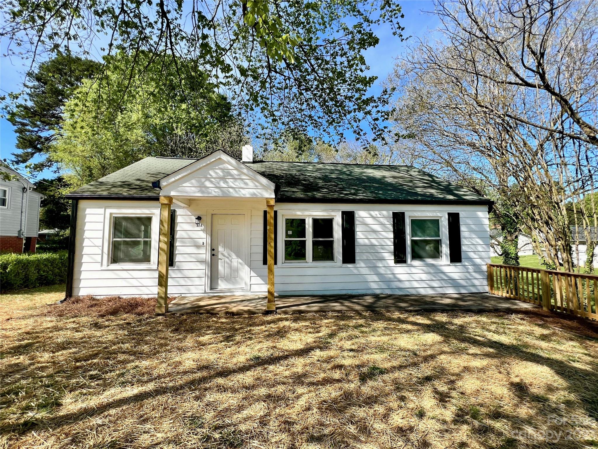 512 Oak Avenue Lexington NC 27292