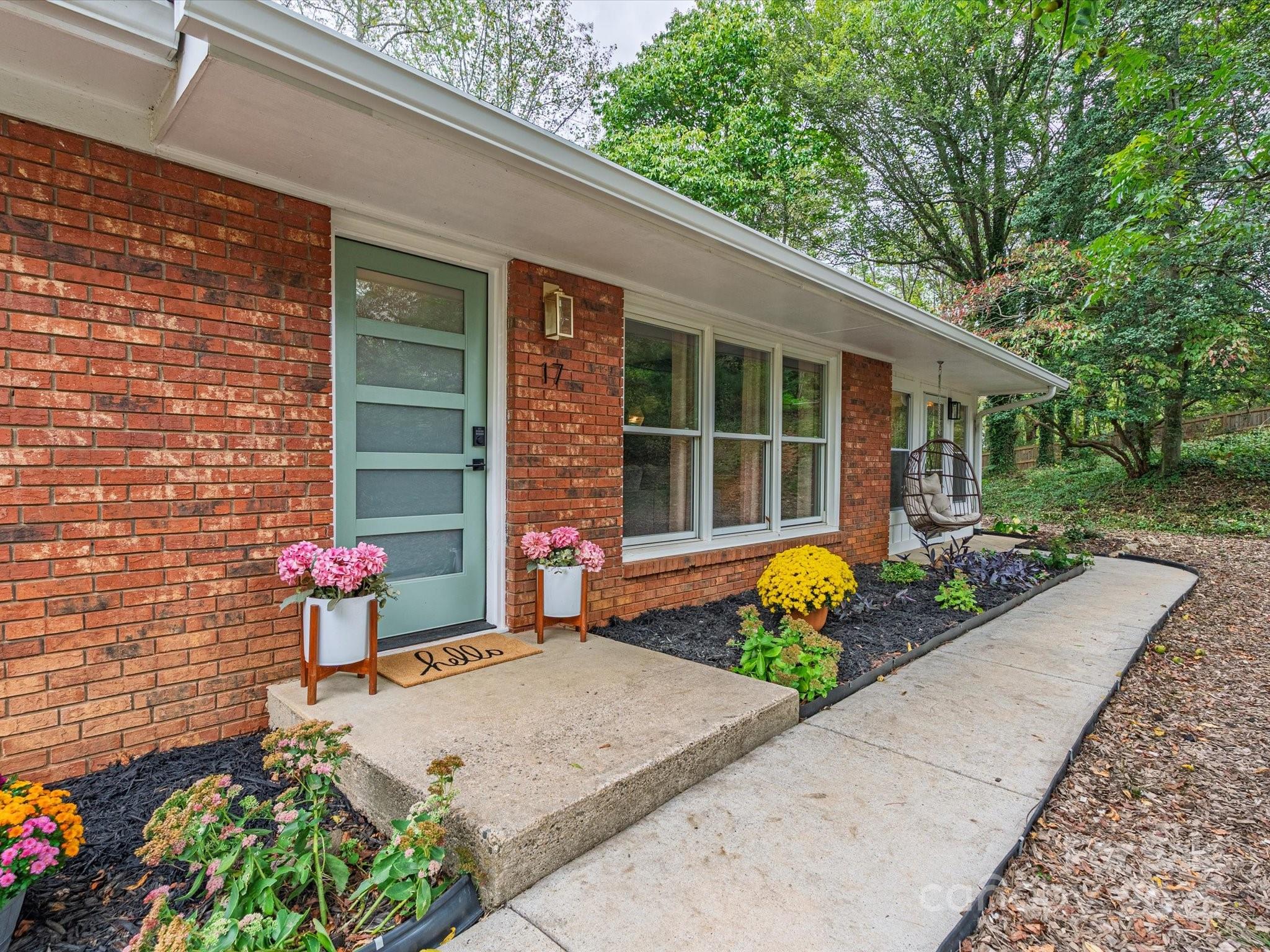 17 Hummingbird Lane Asheville NC 28806