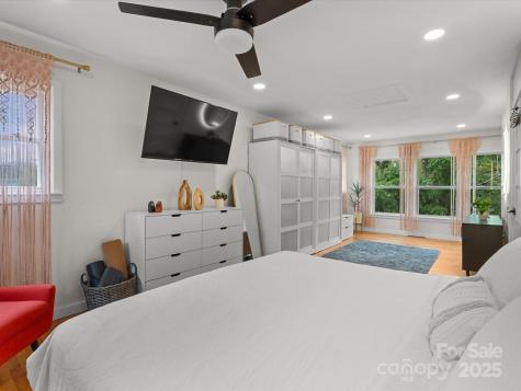 17 Hummingbird Lane Asheville NC 28806