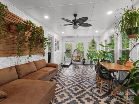 17 Hummingbird Lane Asheville NC 28806