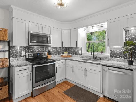 17 Hummingbird Lane Asheville NC 28806