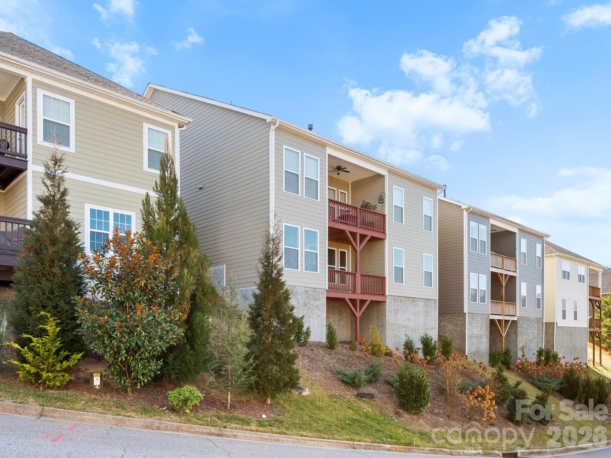 16 Southern Way Lane Leicester NC 28748