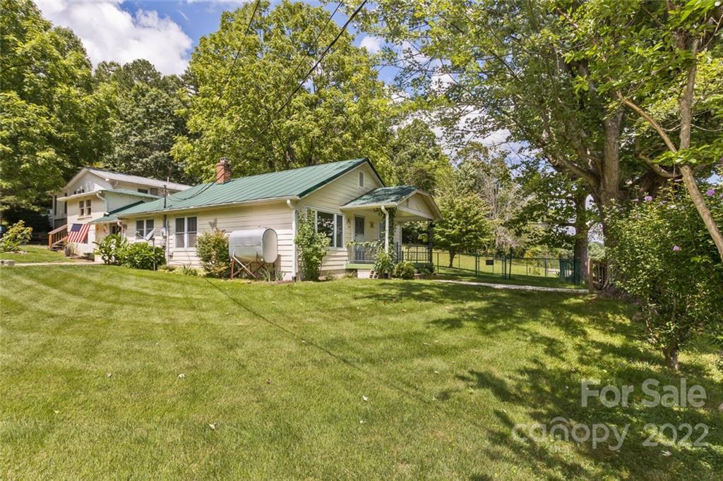 120 Beaverdam Loop Road Candler NC 28715