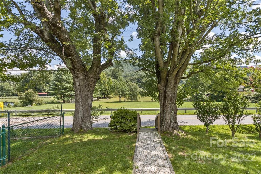 120 Beaverdam Loop Road Candler NC 28715
