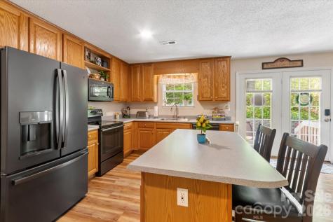 12 Hutchinson Woods Fletcher NC 28732