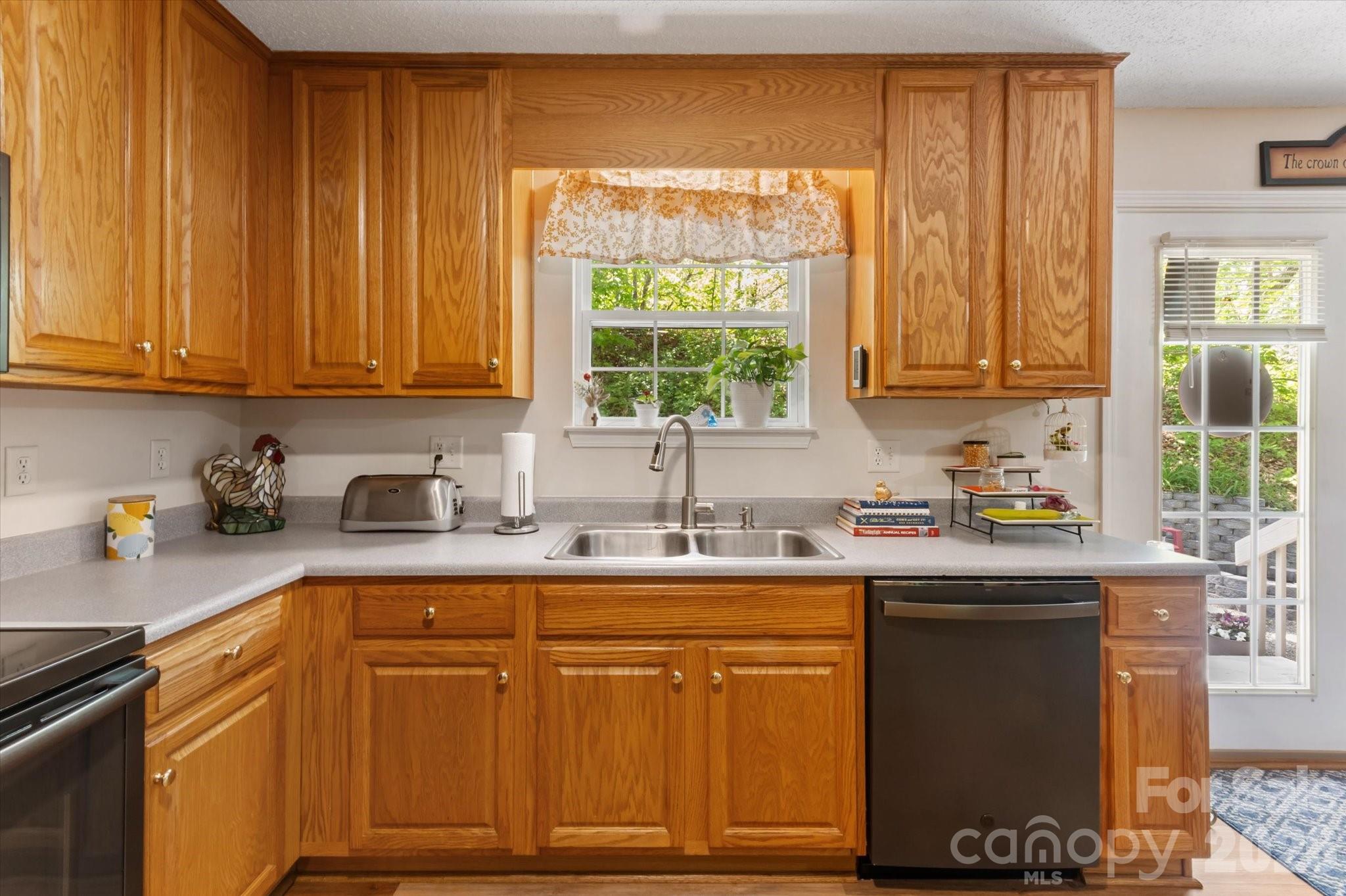 12 Hutchinson Woods Fletcher NC 28732