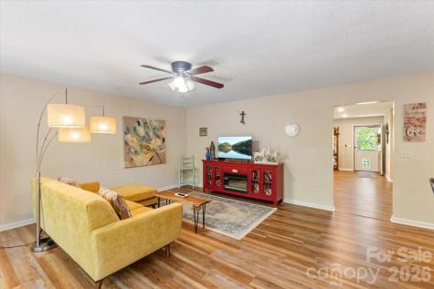 12 Hutchinson Woods Fletcher NC 28732