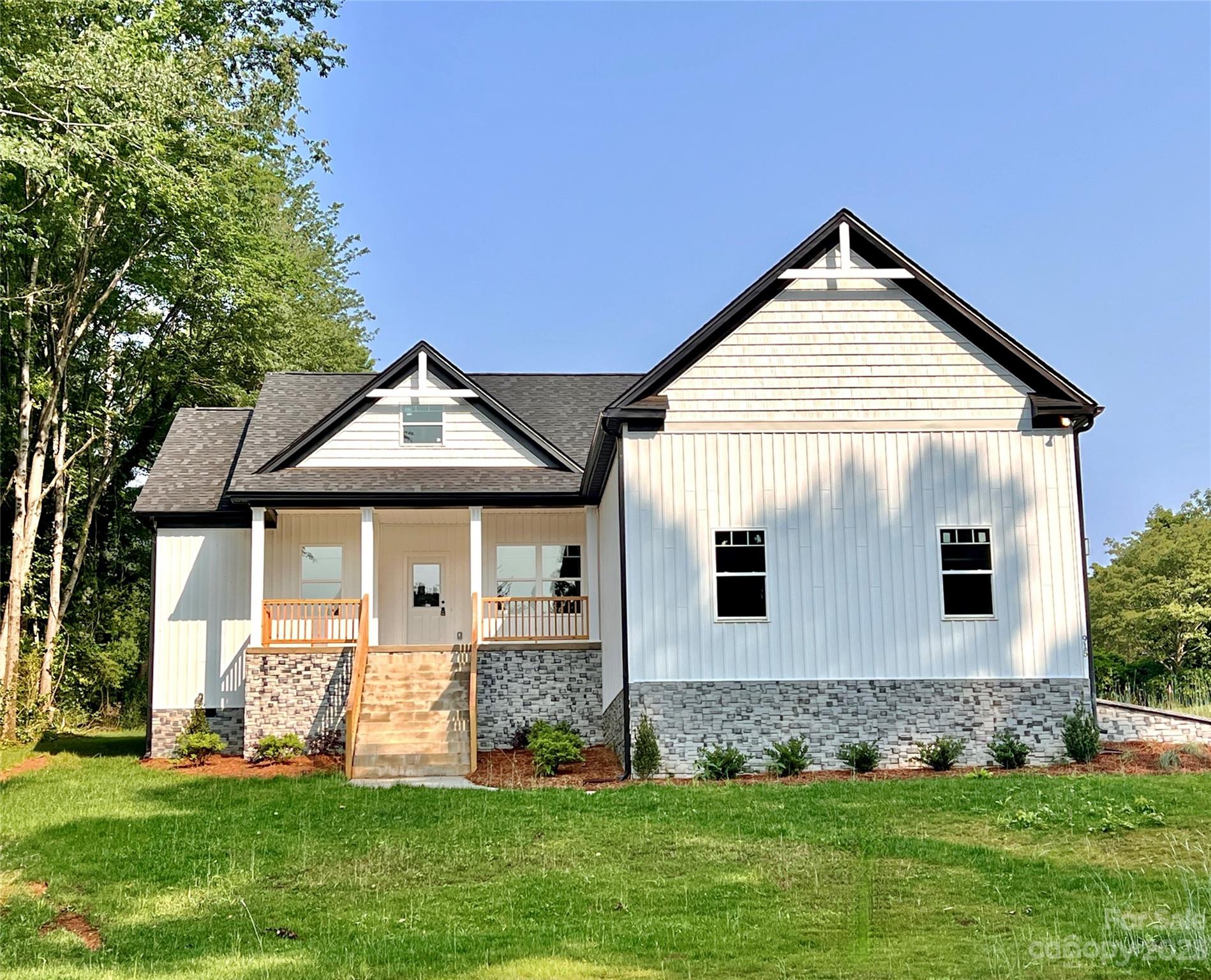 915 Brookwood Court Statesville NC 28677