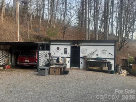 1372 Lickskillet Road Burnsville NC 28714