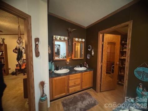 1372 Lickskillet Road Burnsville NC 28714