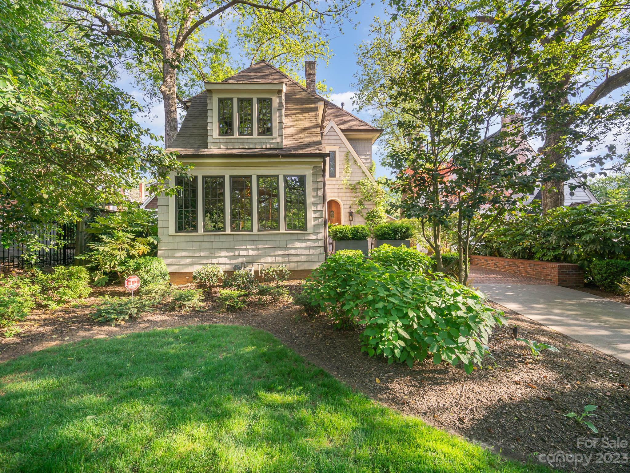 932 Ideal Way Charlotte NC 28203